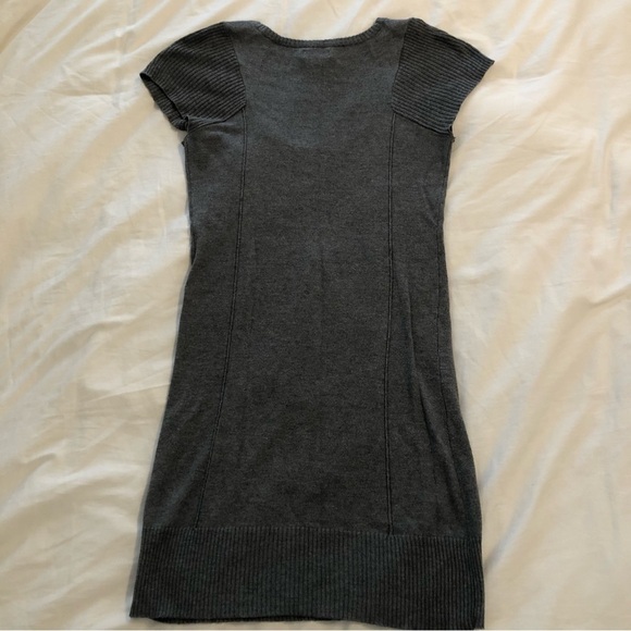 GUESS gray short sleeve mini sweater dress. Size S. - Picture 4 of 9